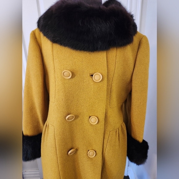 Vintage Sears Mustard Colored Wool Blend and Fur Trim Coat - Picture 4 of 12